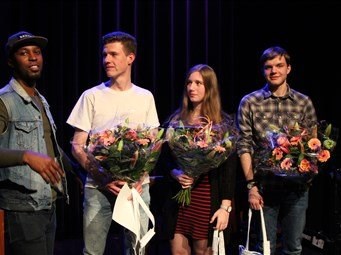 Dichter rapper Elten Kiene met Yannick Smits, Marja van der Wind, Lucas Versteeg, 1e, 2e, 3e jongeren